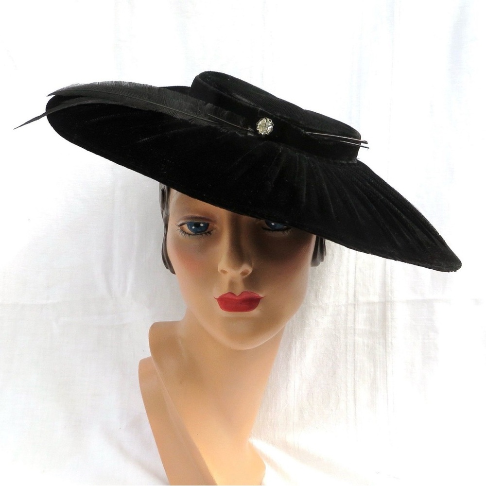 Vintage 1950s wide brimmed black velvet hat platter pancake cartwheel/ Du Barry